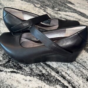 Tsubo Classy Black Women's Wedge Shoes